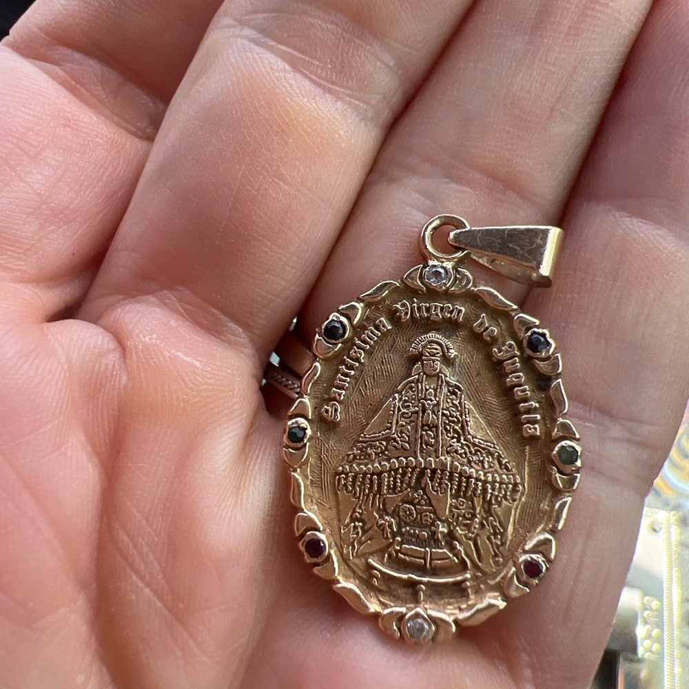 Religious Pendant Found –Help Me Return It
Found Dyer Park in West Palm Beach Fl